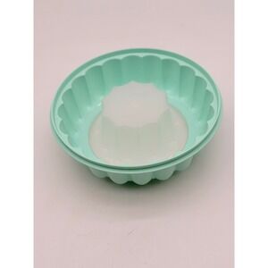 Vintage Tupperware Jel-N-Serve Mint Green Jello Mold Bundt Pan 1202-2 with Lid